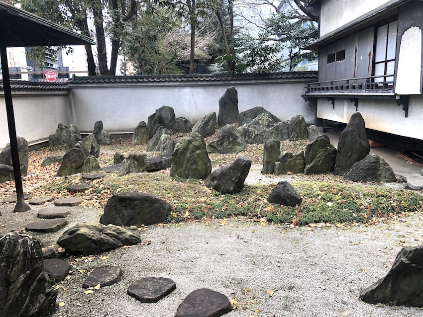 福泉寺庭園 “四十八願の庭” ― 重森三玲作庭…東京都港区・麻布の 