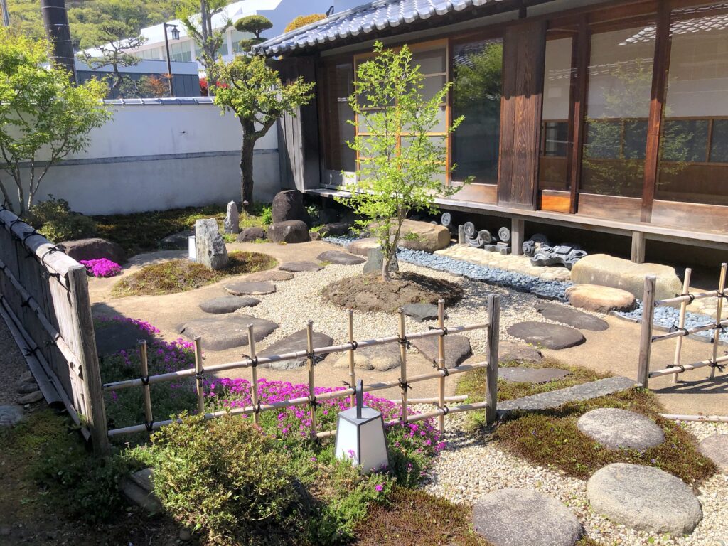 古民家の庭園一覧 (67件) | 庭園情報メディア【おにわさん】 / 2000の日本の庭園を紹介する庭園マガジン。