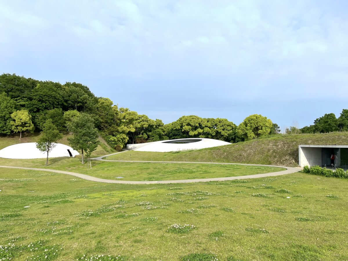 豊島美術館 ― 香川県・豊島の庭園。 | 庭園情報メディア【おにわさん】