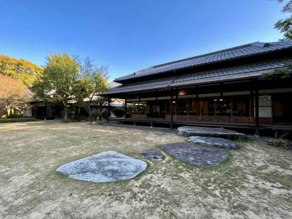 旧安川邸 ― 炭鉱王のお屋敷とカフェ…福岡県北九州市の庭園。 | 庭園